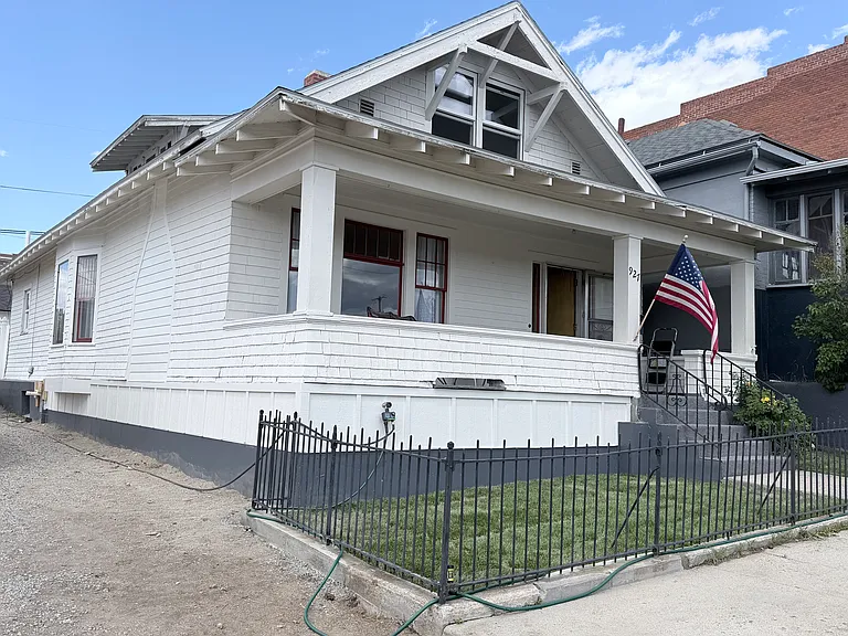 927 W Mercury St — Photo 9