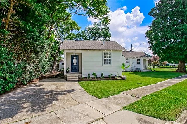 2 bed, 1.0 bath, 745 sqft, $1,750 — Photo 3
