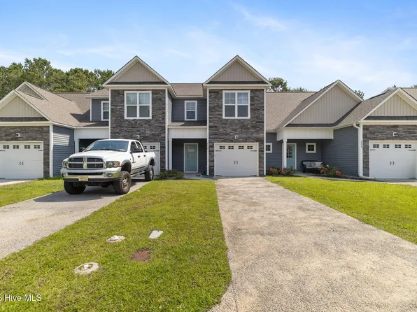 210 N Stingray Lane, Sneads Ferry, NC 28460
