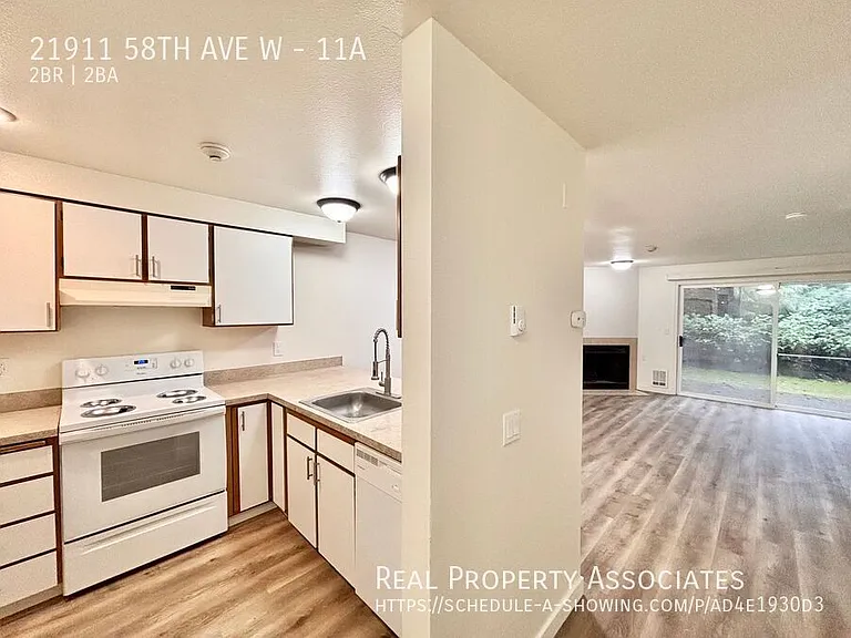 Hillcrest — Photo 18