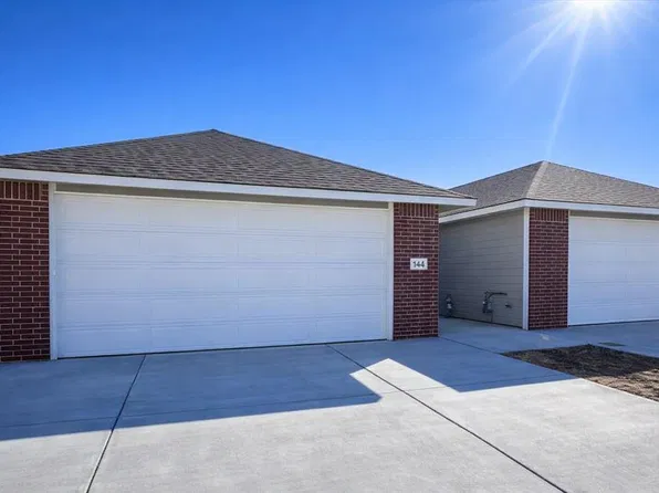 3748 S Bluelake Ct, Wichita, KS 67215