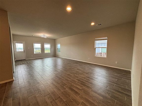 5th image of 11616 Comano Dr