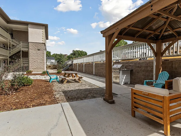RockView Apartments — Photo 16