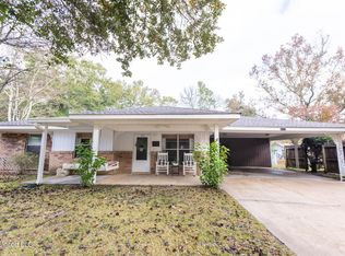 2515 Parkwood Pl, Ocean Springs, MS 39564