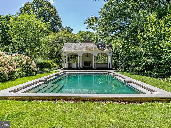 5th image of 132 Pretty Brook Rd