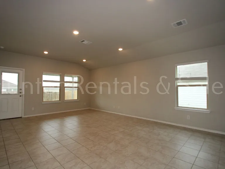 5106 Brody Dr — Photo 3