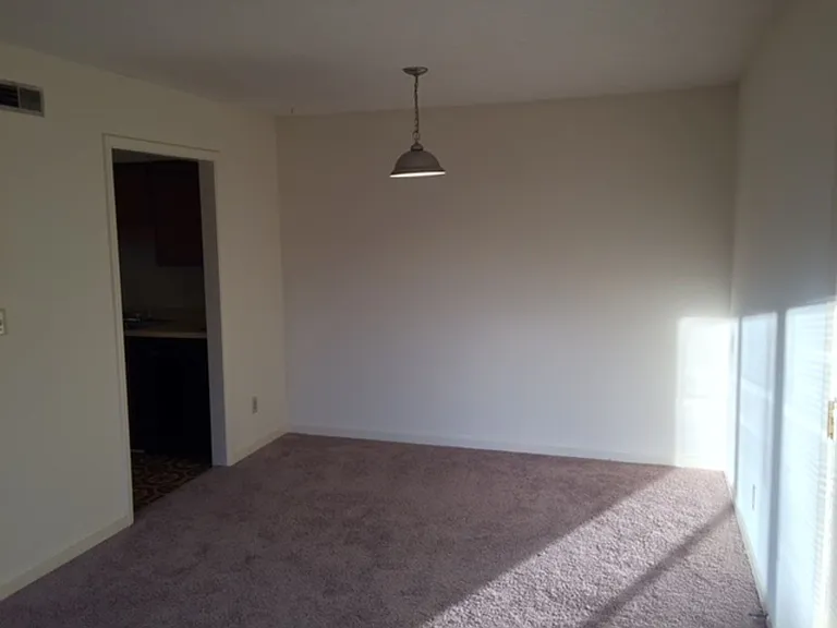 415 Laurel Ave W — Photo 13