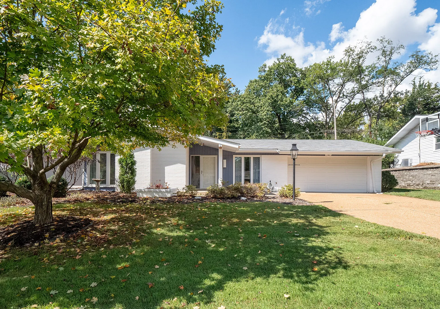 Single Family Home in St. Louis, MO — Photo 2