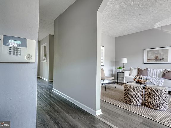 3rd image of 625 Island Creek Ct