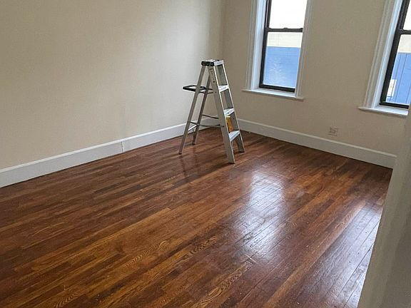 4th image of 31-77 32nd St #2