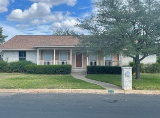 102 Frederick Rd, Fredericksburg, TX 78624