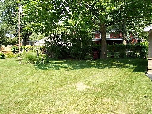 4th image of 383 Patricia Dr