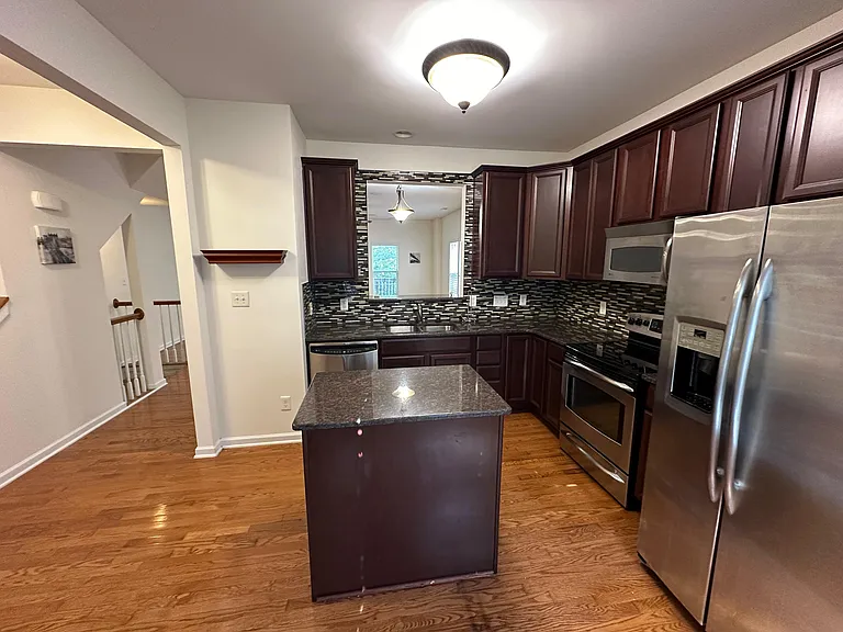 628 Penn St #628 — Photo 10