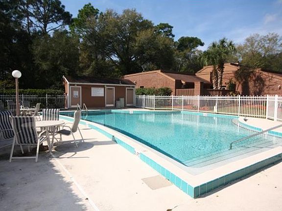 5th image of 120 Bridgeway Cir