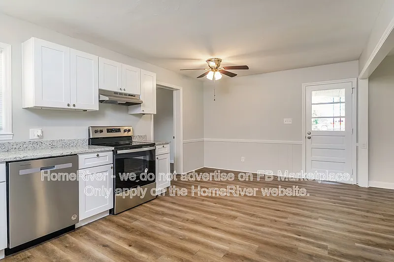 5 bed, 2.5 bath, 1982 sqft, $2,100 — Photo 3