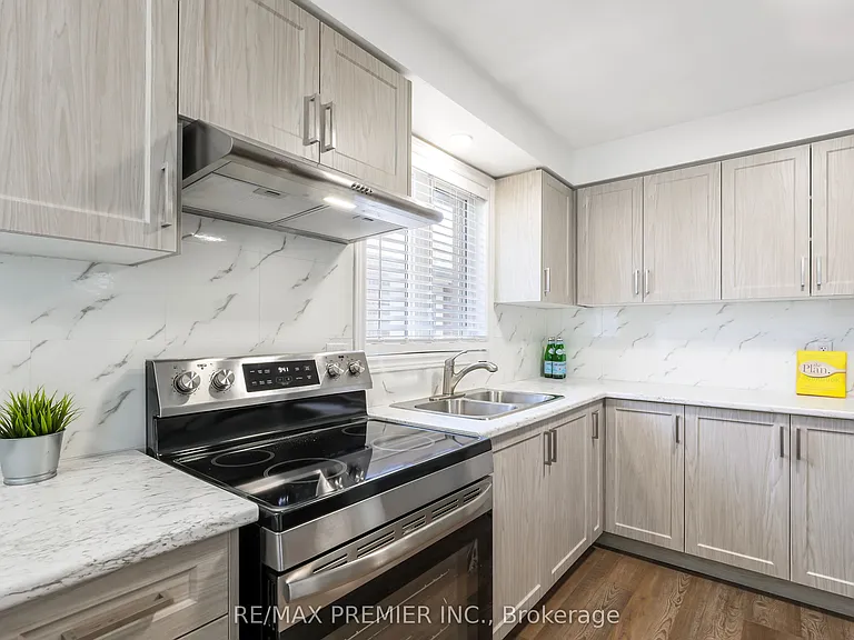 45 Roughley St #UPPER — Photo 7