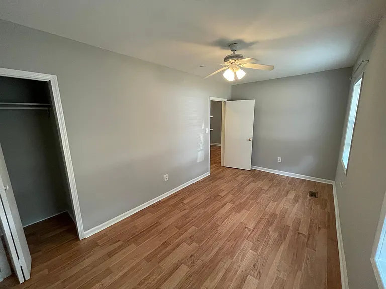 552 Pulaski St — Photo 15