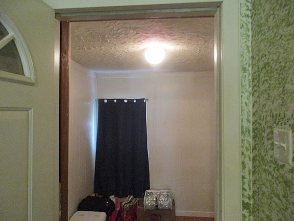 5th image of 23 Pin Oak Ln