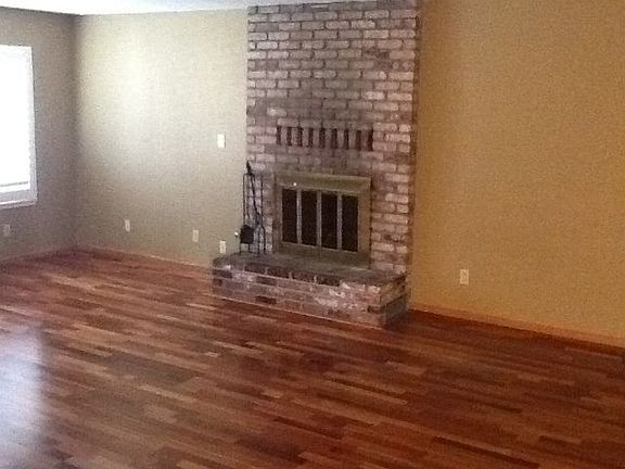 3rd image of 760 La Mesa Ct