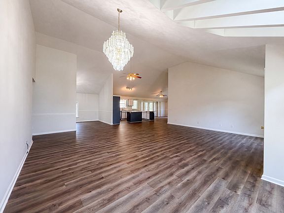 4th image of 807 W Thompson Ln