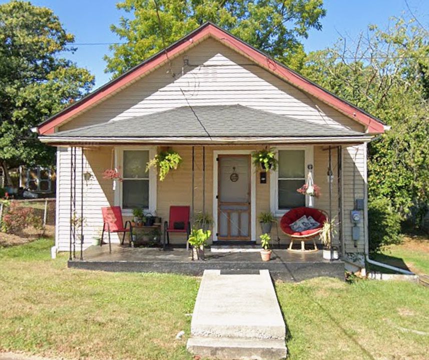 1st image of 810 Robertson St