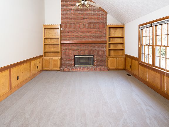 3rd image of 1450 Green Oak Cir