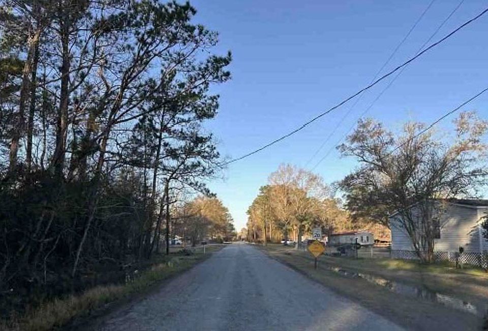 Exterior Neighborhood (street photo)