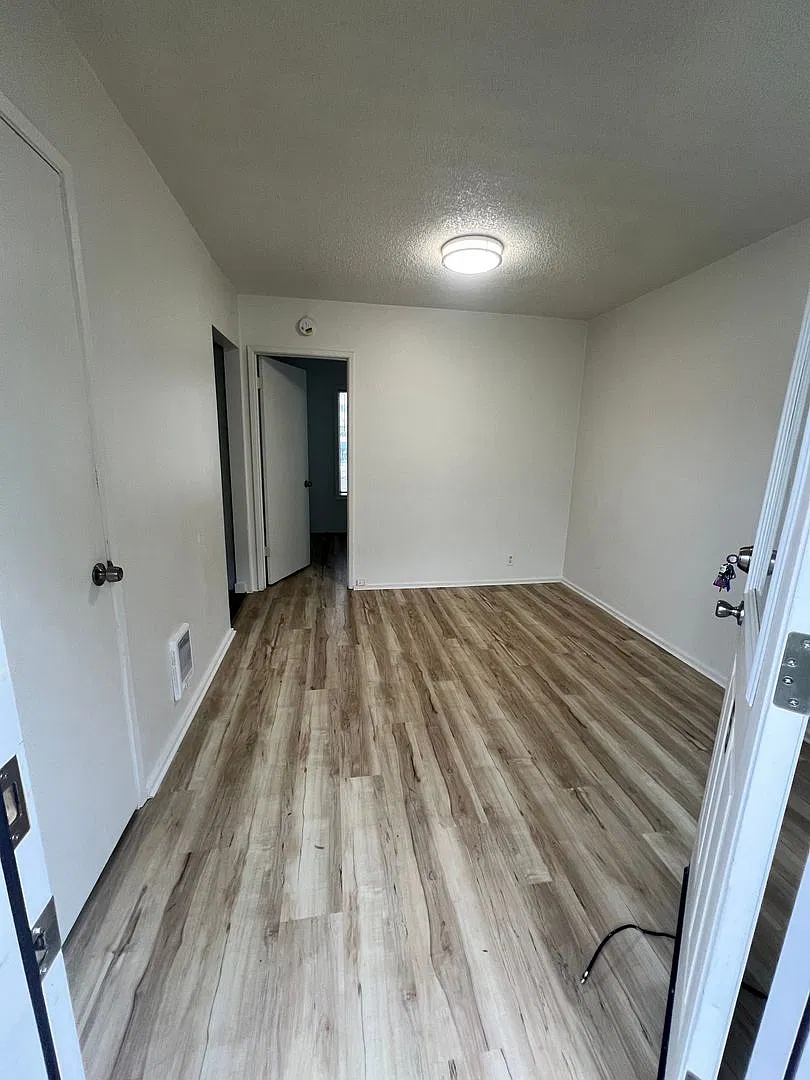 Lincoln Court Apartments — Photo 1