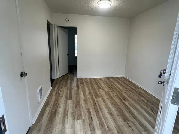 Lincoln Court Apartments, 1048 Lincoln St #5, Eugene, OR 97401