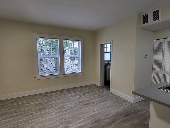 4th image of 536 14th St APT 301