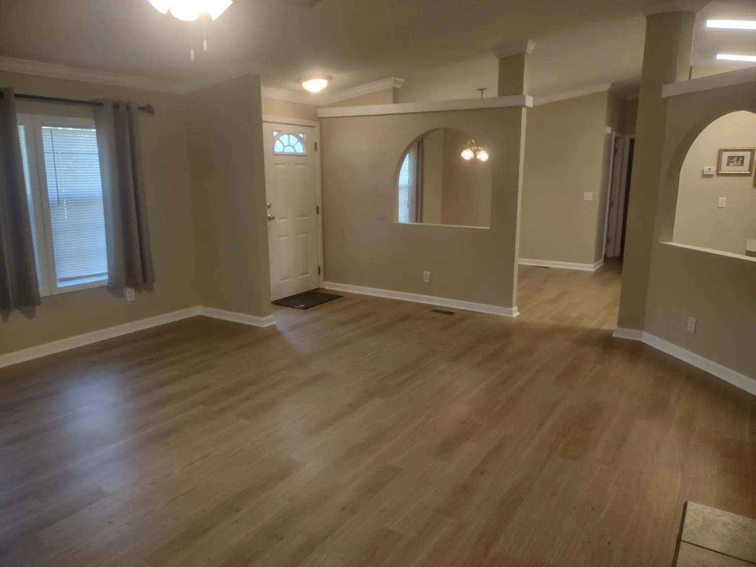 3 bed, 2100 sqft, $2,950 — Photo 4
