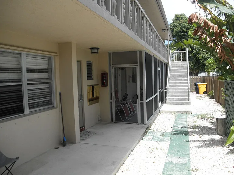 817 S Federal Hwy — Photo 4
