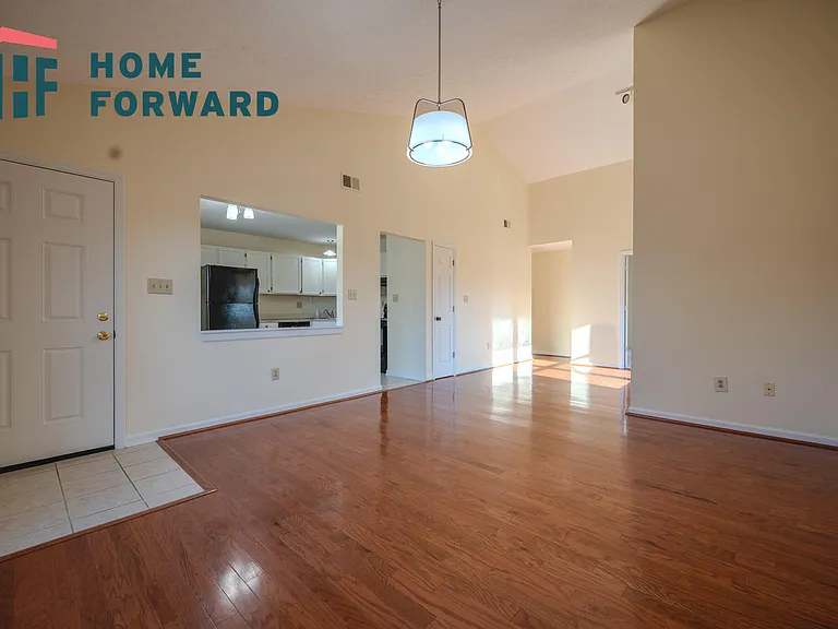 2504 Ashbrooke Dr — Photo 2