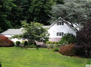 180 Ash Dr, Roslyn, NY 11576