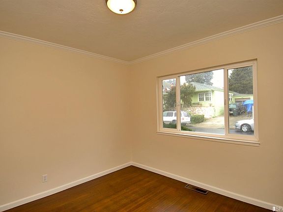 5th image of 128 Madrone Ave