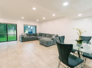 19230 Bobolink Dr, Hialeah, FL 33015