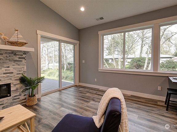 5th image of 762 Plover Court SE