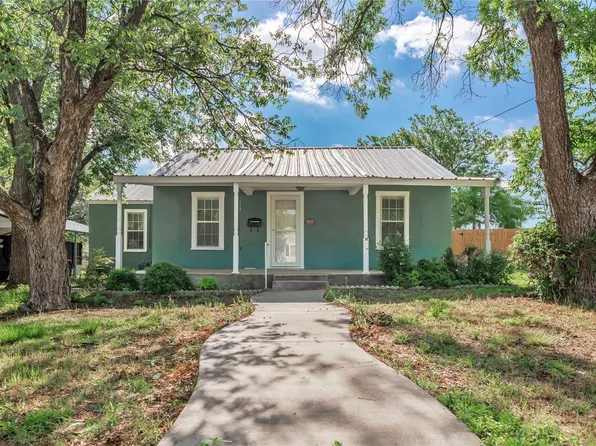 1809 S High St, Brady, TX 76825