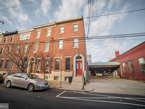 2nd image of 1917 Poplar St #1