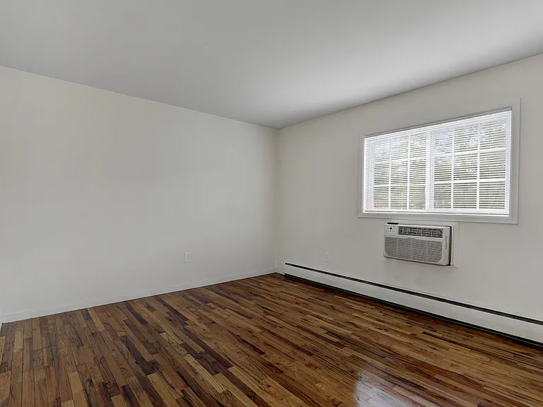 Eastgate Apartments — Photo 8