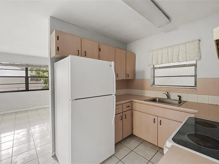 1925 Madison St #14 — Photo 4
