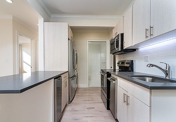 3rd image of 1075 Greene Ave #607