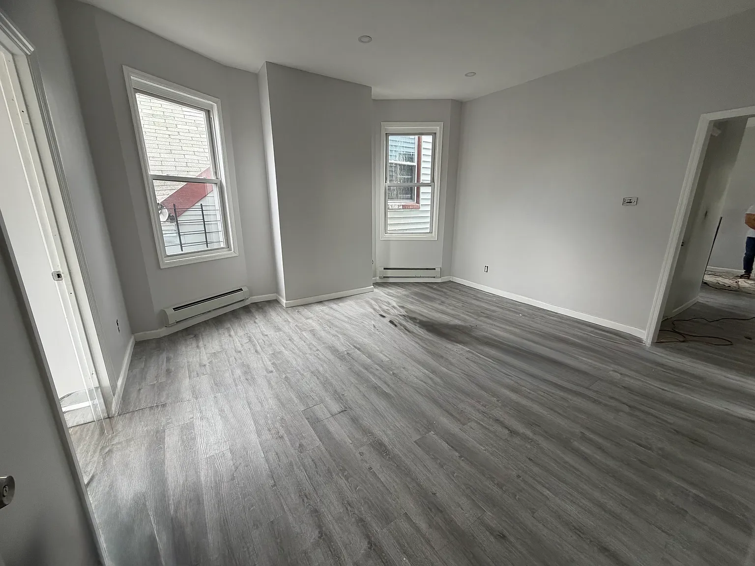 4 bed, 950 sqft, $2,300 — Photo 3