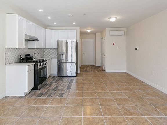 3rd image of 106-10 Astoria Blvd S #1