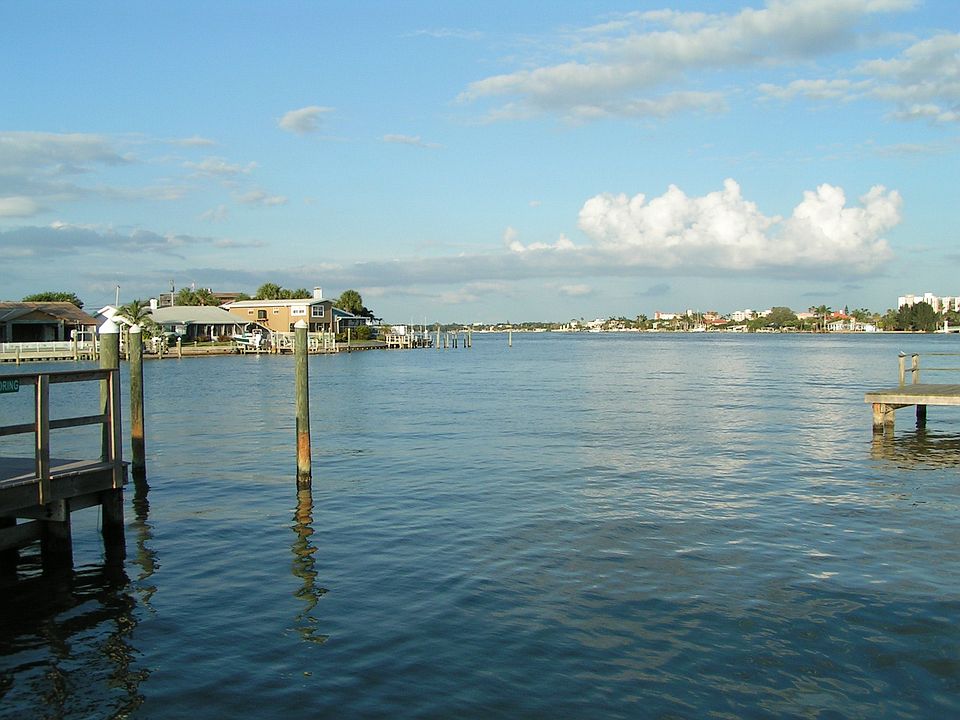 Waterfront Condo Walk to Beach