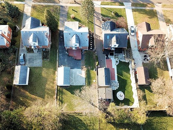 2nd image of 8524 Wicklow Ave