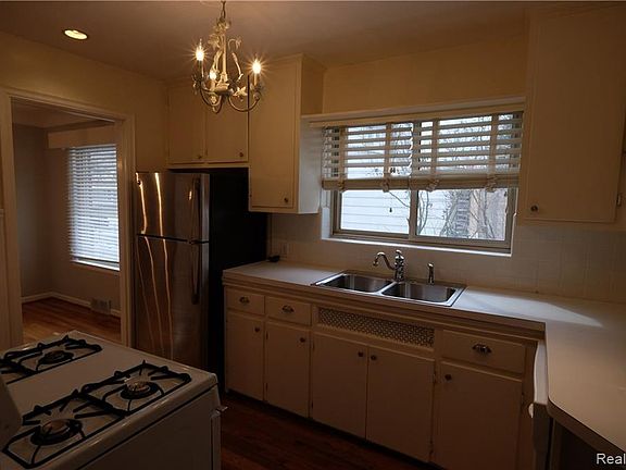 5th image of 227 Northlawn Blvd