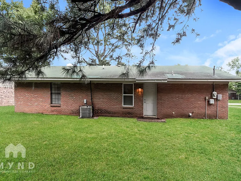 10571 Chateau Rd — Photo 19