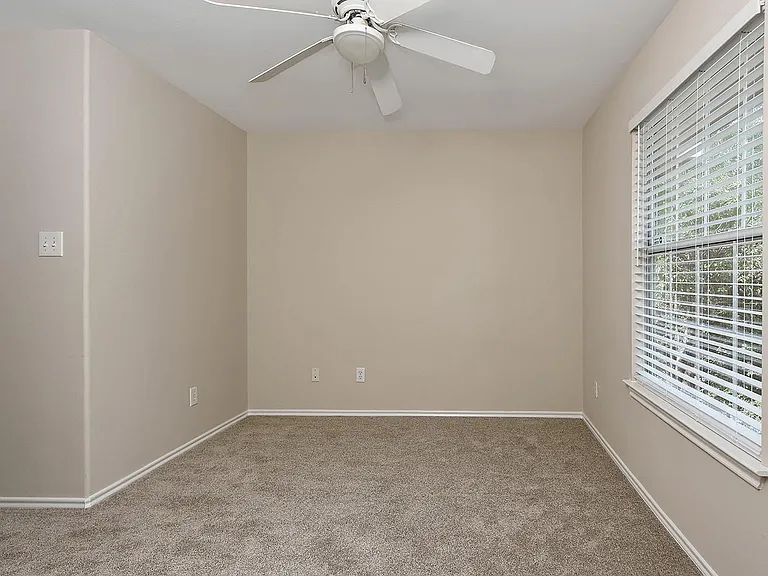 10 Peachridge Pl — Photo 16