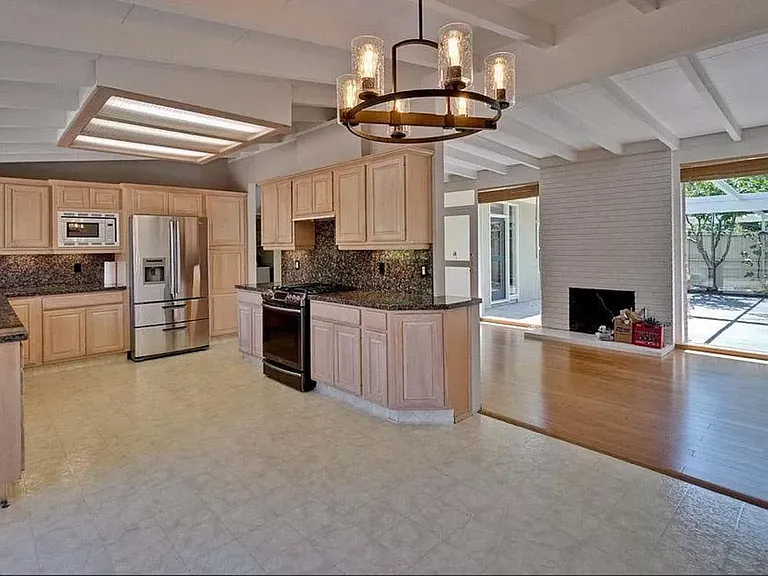 1011 Moreno Ave — Photo 8